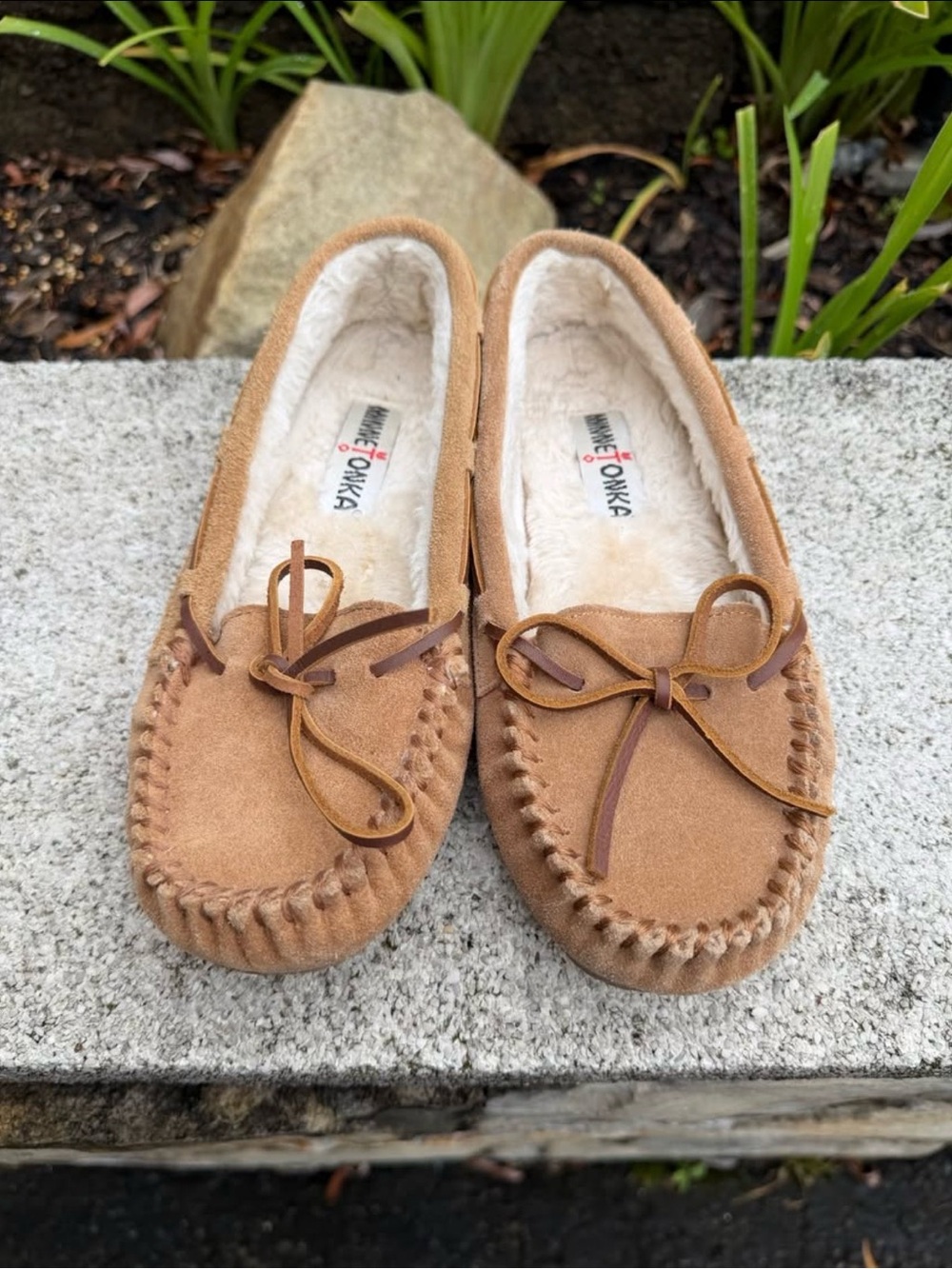 Minnetonka Tan Suede Faux-Fur Lined Moccasins - size 7